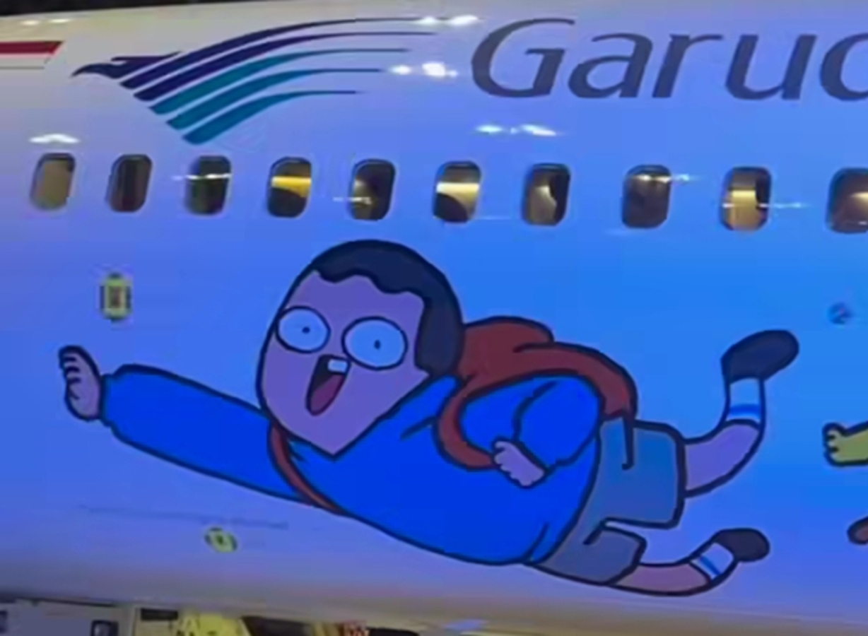 Desain buatan Tahilalalts terpasang di pesawat Garuda Indonesia.