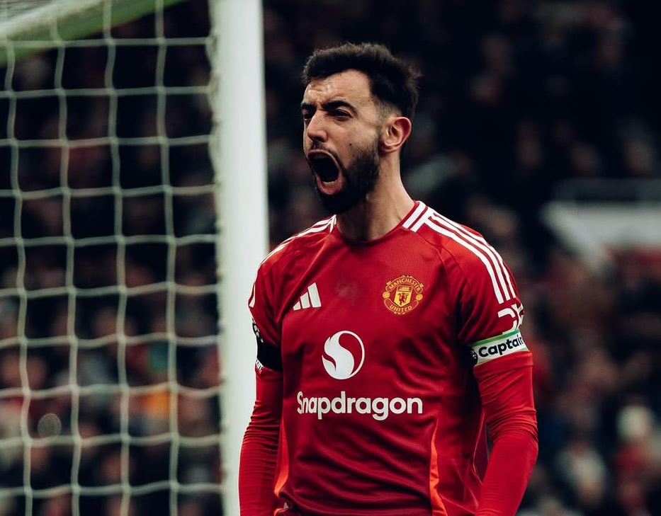 Selebrasi Bruno Fernandes usai cetak gol penalti saat Manchester vs Brighton imbang 1-1 di babak pertama Liga Premier di Old Trafford. (Foto: Instagram/ @manchesterunited)