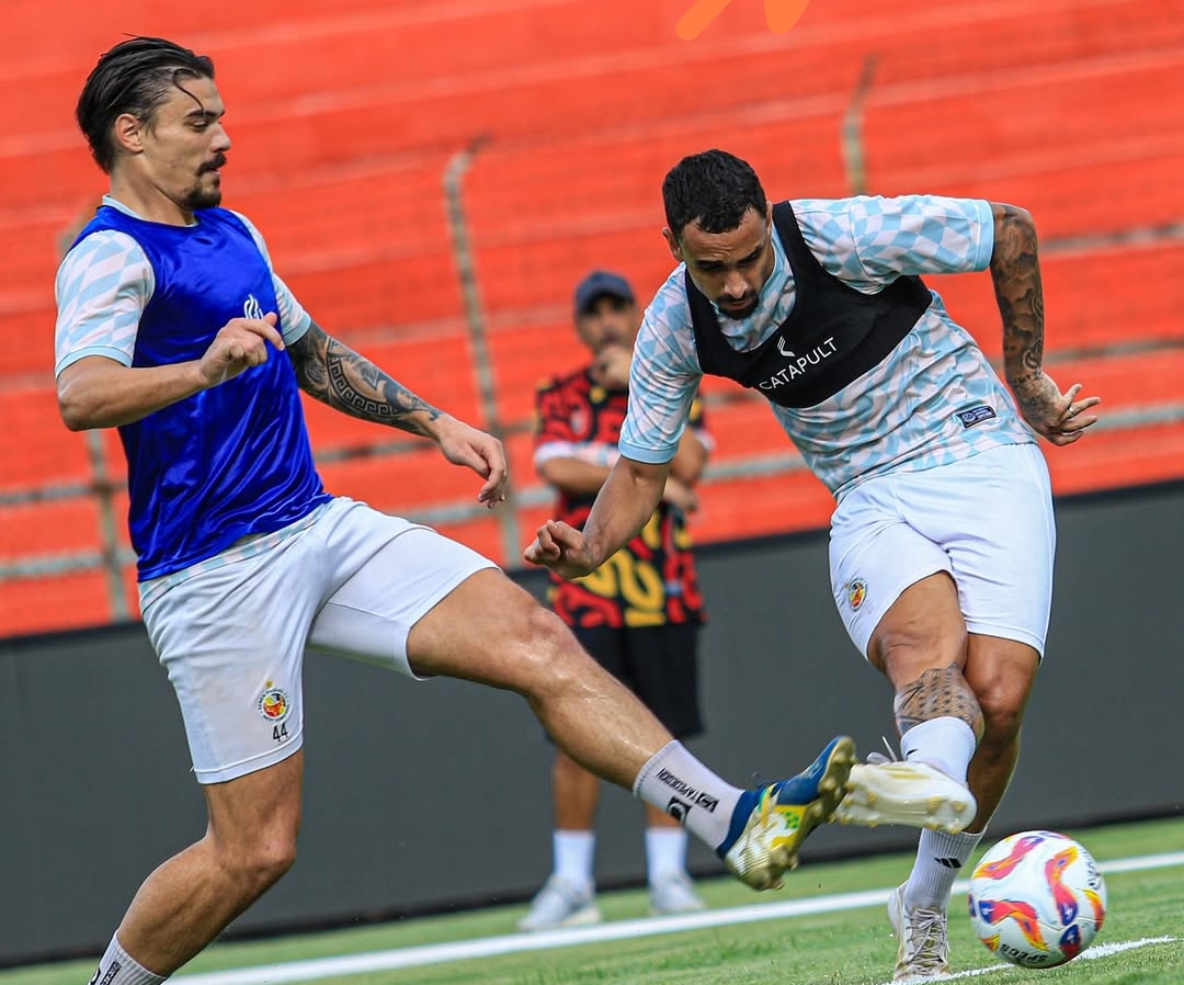 Para pemain Semen Padang FC latihan jelang laga melawan Bali United FC di Stadion Haji Agus Salim, Padang, Senin (20/1) pukul 15:30 WIB. (Foto: Instagram/ @semenpadangfcid)