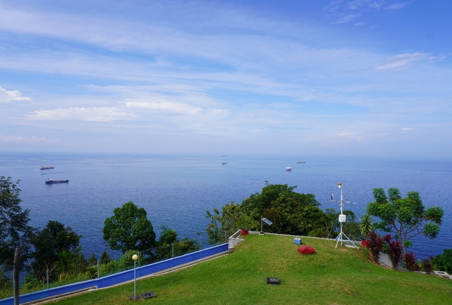 Panorama Samudra Hindia dilihat dari Menara Suar Sungai Bramas, Padang, Sabtu (11/01/2025).(Foto: Ego Arianto)