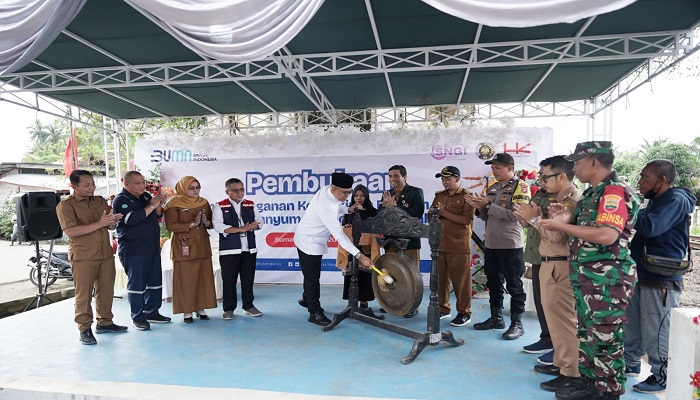 BERKONTRIBUSI: PT Hutama Karya meluncurkan program pengentasan kemiskinan ekstrem dan stunting di Desa Banyumas, Kecamatan Stabat, Kabupaten Langkat, Sumatra Utara, Senin (20/1).(DOK HK)