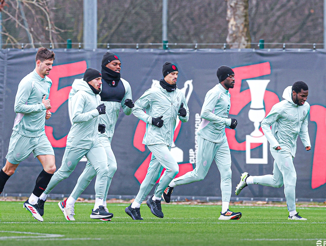 Para pemain AC Milan latihan jelang  menghadapi Girona di Stadio San Siro Italia dalam laga fase grup Liga Champions UEFA 2024/2025, Kamis (23/1) pukul 03:00 WIB. (Foto: X/ @acmilan)