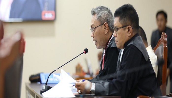 BANTAH DALIL PEMOHON: Jimmy Himawan, kuasa hukum paslon nomor urut 3 Pilkada Payakumbuh 2024 Zulmaeta-Elzadaswarman memberikan keterangan perkara. (HUMAS MK/IFA)