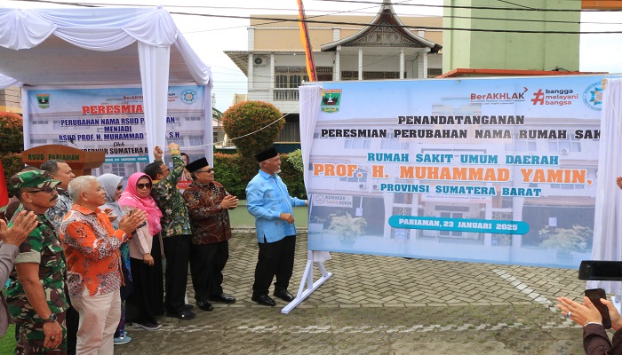 MEMPERJELAS: Gubernur Sumbar Mahyeldi meresmikan perubahan nama RSUD Pariaman menjadi RSUD Prof H M Yamin Pariaman, kemarin.(NIA/PADEK)