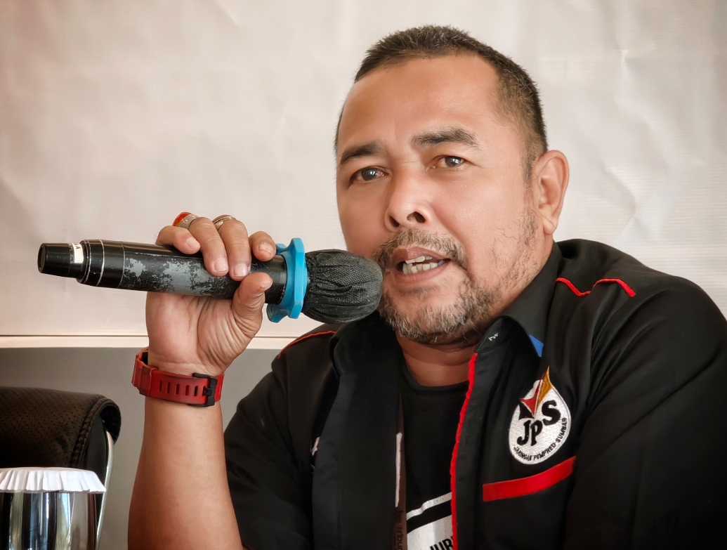 Menteri BUMN Erick Thohir resmi mengangkat wartawan senior Sumatera Barat, Adrian Tuswandi, sebagai anggota Dewan Pengawas Lembaga Kantor Berita Nasional (LKBN) Antara. (Foto: Dok.JPS)