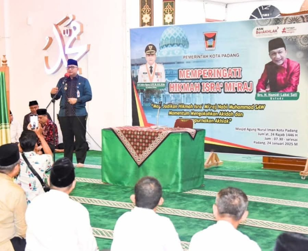 Penjabat Wali Kota Padang, Andree Algamar mengajak ASN untuk menjadikan Peringatan Isra Mikraj sarana meningkatkan kualitas diri, profesionalitas dan ketakwaan kepada Allah. (Foto: Prokopim)