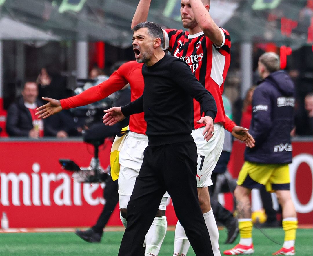 Ekspresi Pelatih AC Milan, Sergio Conceicao. (Foto: Instagram/ @acmilan)