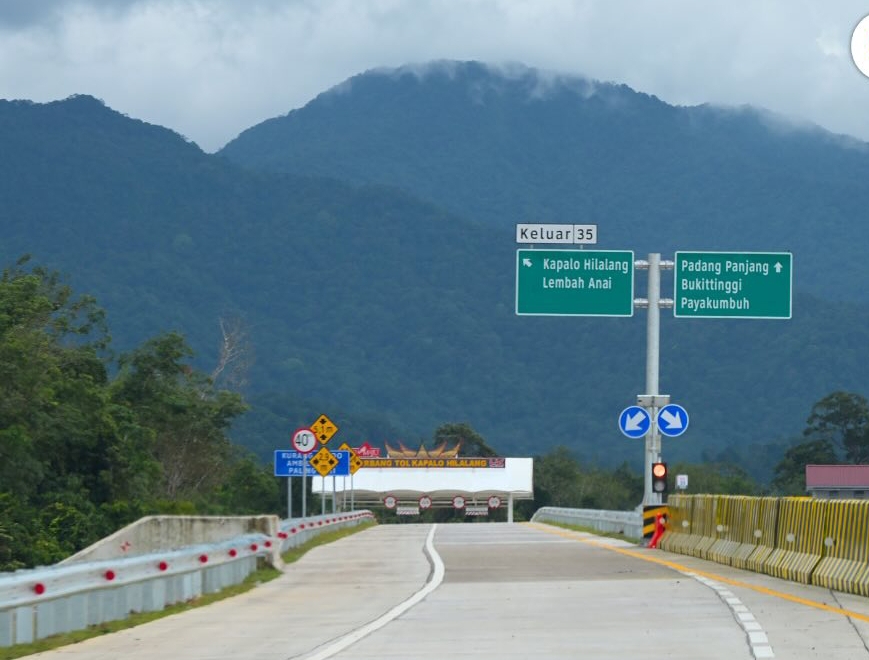 Jalan Tol Pekanbaru-Padang Seksi Padang-Sicincin sepanjang 36,6 kilometer, yang menjadi jalan tol pertama di Sumatera Barat, telah menyelesaikan proses konstruksi dan uji laik fungsi. (Foto: BPJT)