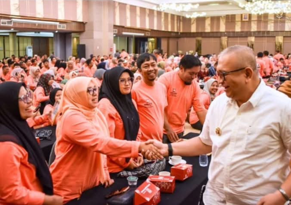 Pj Wako Andree Algamar menyebut anggota PPK dan PPS sebagai pahlawan demokrasi suksesnya Pilkada Padang 2024.(Foto: Prokopim)