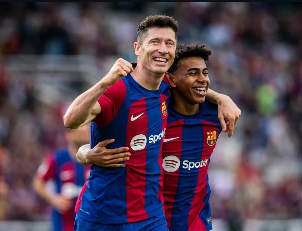 Bintang Barcelona, Robert Lewandowski dan Lamine Yamal. (Foto: Dok. Instagram/ @_rl9)