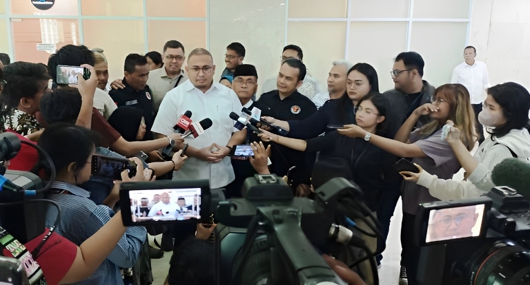 Andre Rosiade berikan keterangan kepada wartawan terkait pengungkapan kasus kematian Rahmad Vaisandri (29) asal Sumbar, usai RDP Komisi III DPR RI.