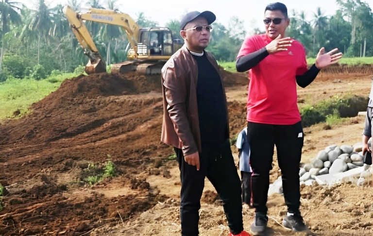 Arisal Aziz meninjau pembangunan Josal Academy di Desa Sirambang, Kecamatan Cubadak Aia Utara, Kota Pariaman, Sabtu (01/02/2026).
