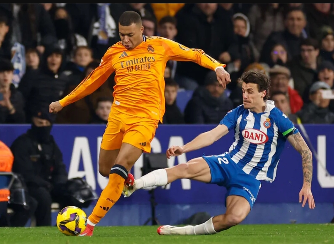 Espanyol mengalahkan pemuncak klasemen Real Madrid lewat serangan balik menit ke-85. Gol tunggal dicetak Carlos Romero, pemain yang melakukan tekel keras terhadap Kylian Mbappe. (Foto: realmadrid.com)