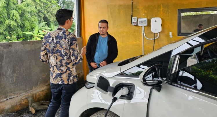 UP3 Payakumbuh nyalakan Home Charging pertama di Kota Payakumbuh.