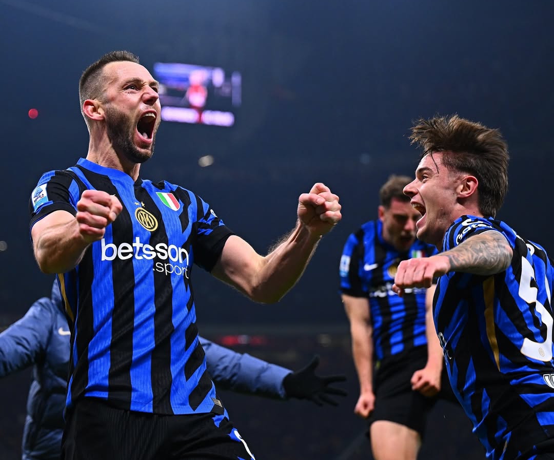 Stefan de Vrij mencetak gol penyeimbang di menit-menit akhir untuk menyelamatkan Inter Milam dari kekalahan ketiga beruntun dalam derby musim ini melawan AC Milan. (Foto: IG @inter)