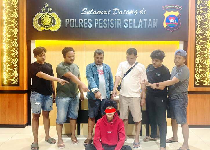 DIGAGALKAN: MJP 24, tersangka yang diduga pengedar sabu setelah diamankan di Mapolres Pessel untuk proses lebih lanjut. (dok Humas Polres Pessel)