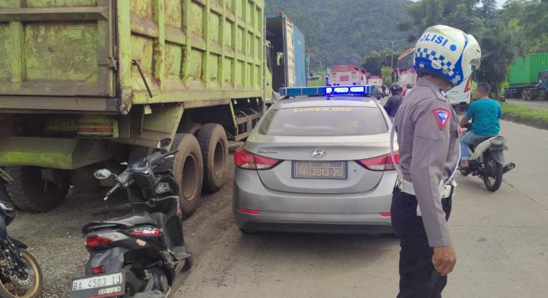 Kecelakaan lalu lintas maut terjadi di Jalan By Pass depan Gudang Bulog, Kelurahan Pampangan Nan XX, Kecamatan Lubukbegalung, Kota Padang, Senin (3/2/2025). (Polsek Lubukbegalung)