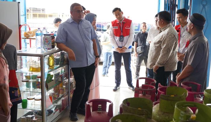 Pastikanperintah Presiden Prabowo dilaksanakan, Andre Rosiade Sidak Pangkalan LPG di Kota Padang, Sabtu 98/2/2025).