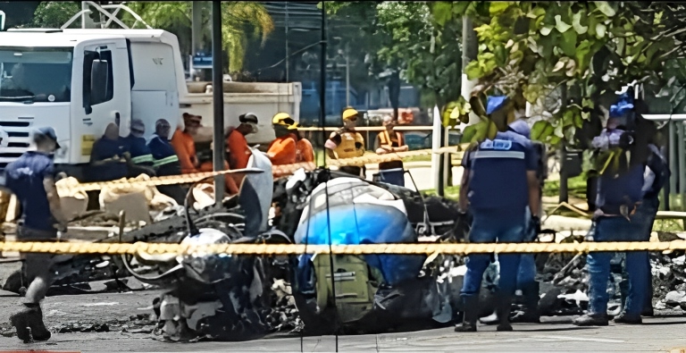 Pesawat kecil alami insiden saat mendarat darurat di jalan Sao Paulo Brazil, tabrak bus hingga dua orang tewas. (upi.com)