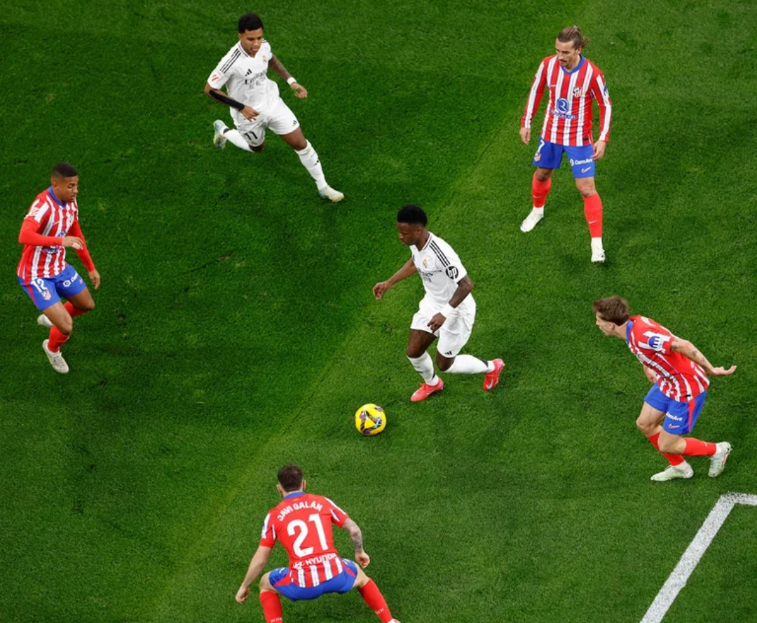 Pelatih Real Madrid Carlo Ancelotti puas terhadap performa timnya meski meraih hasil imbang 1-1 melawan Atletico Madrid di Santiago Bernabeu, Minggu dinihari WIB (9/2/2025). (Foto: realmadrid.com)