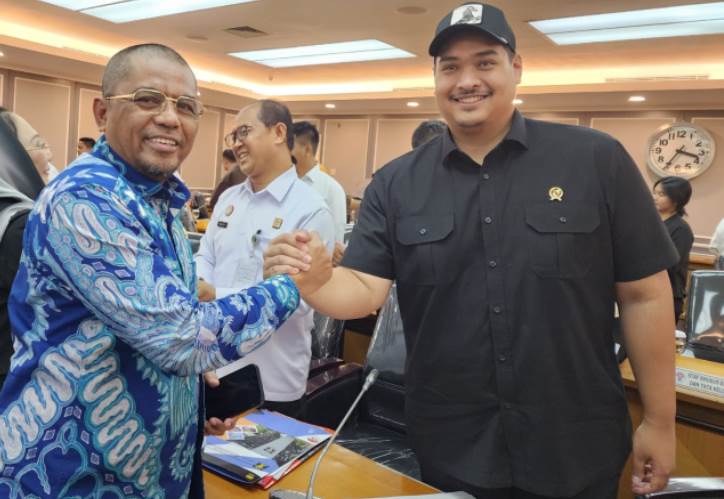H Arisal Aziz dan Ario Bimo Nandito Ariotedjo.