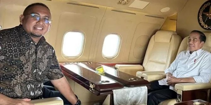 Andre Rosiade bersama mantan Presiden Jokowi pada 25 Oktober 2023 saat meresmikan Bandar Udara Mentawai.