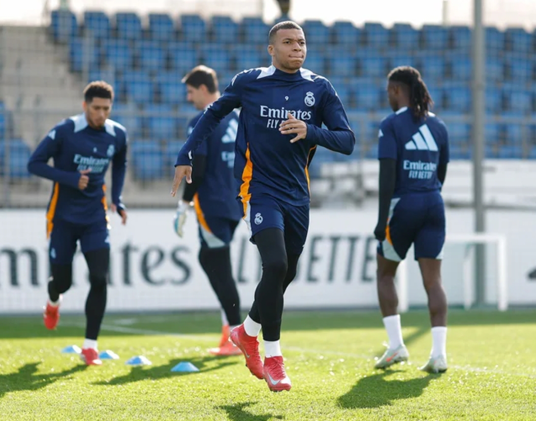 Para pemain Real Madrid latihan jelang laga melawan Osasuna dalam lanjutan La Liga di Estadio El Sadar, Sabtu (15/2) pukul 22:15 WIB. (Foto: realmadrid.com)