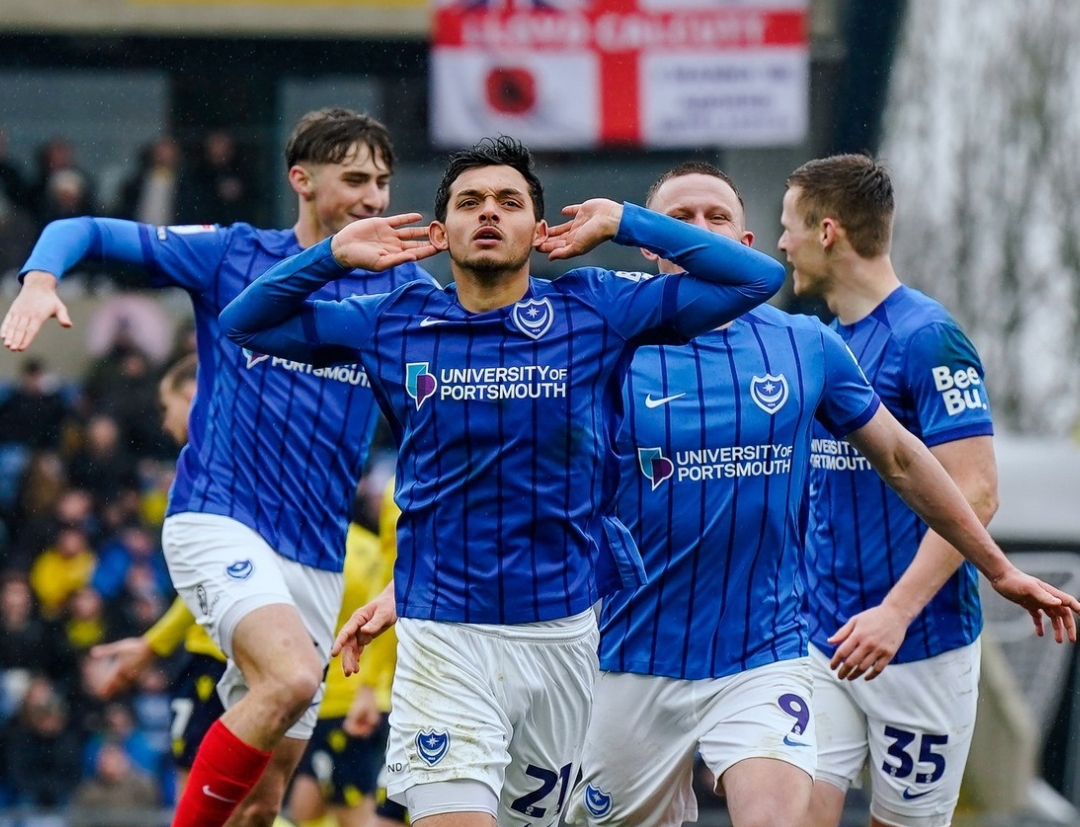 Selebrasi pemain Portsmouth saat mengalahkan Oxford United 2-0 dalam laga League One di Stadion Kassam, Sabtu malam WIB (15/2). (Foto: Pompey)