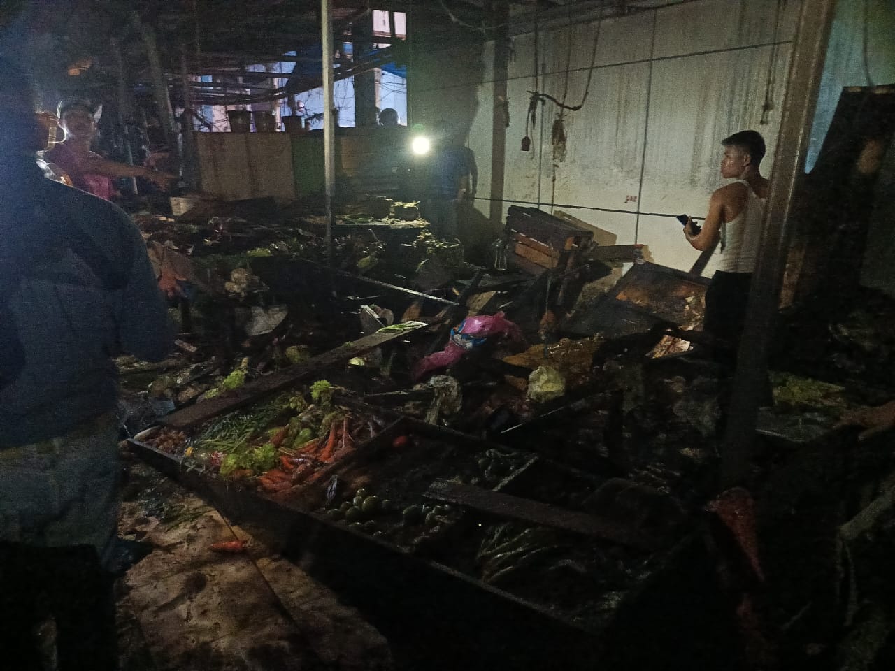 Los ikan di Pasar Lubukbuaya kebakaran Senin (17/2/2025) malam.