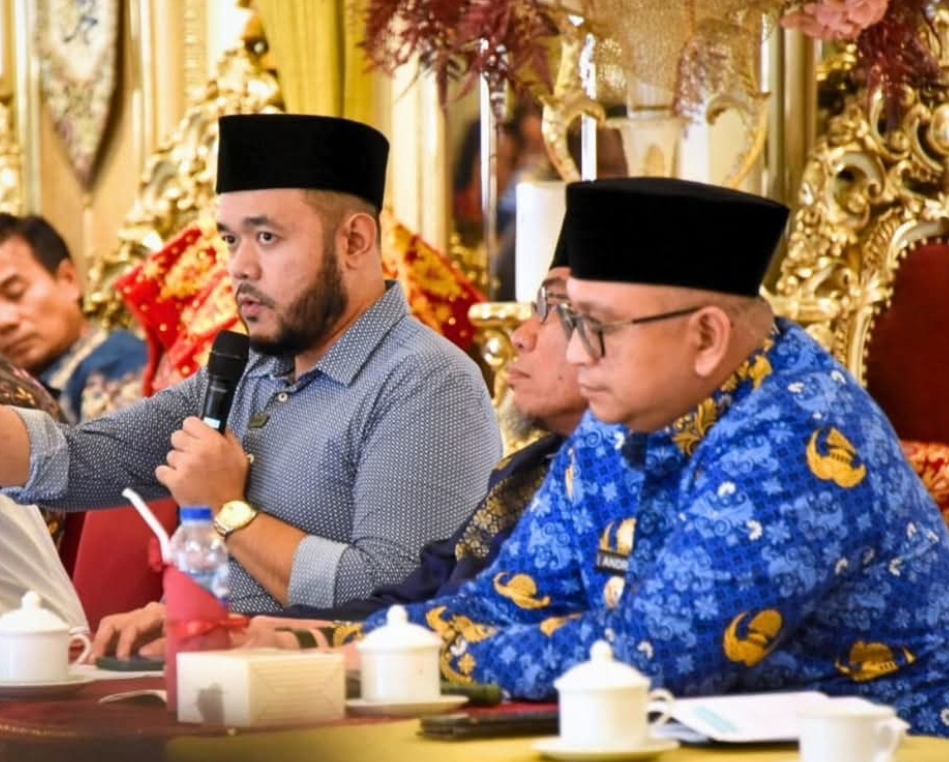 Fadly Amran dan Maigus Nasir sebagai Wali Kota dan Wakil Wali Kota Padang terpilih bersama Pj Wali Kota Padang, Andree Algamar. (Foto: Prokopim)