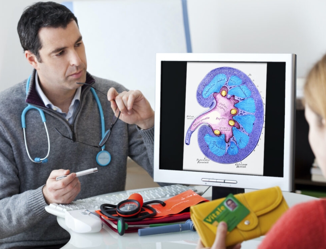 Ilustrasi pemeriksaan pasien sakit ginjal. (Foto: firstclasskidneycare.com)