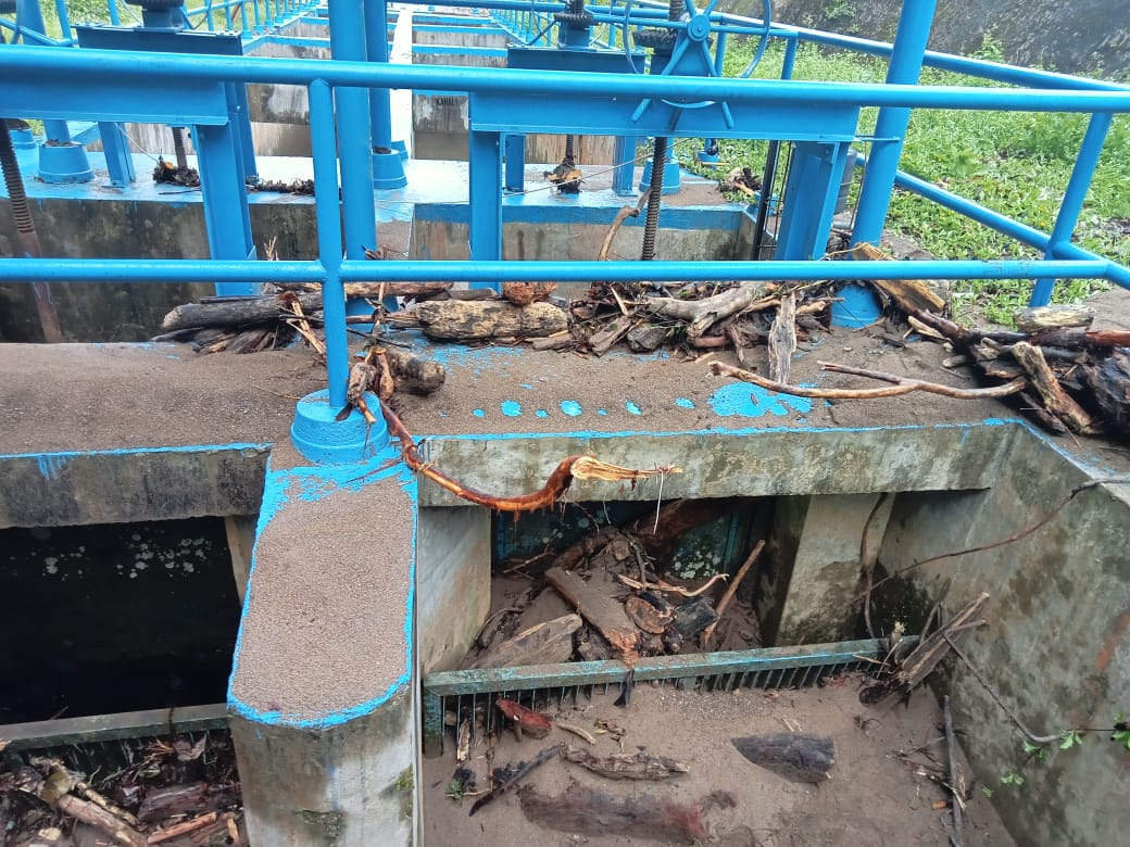 Kondisi salah satu intake PDAM di Kota Padang usai dilanda cuaca buruk.