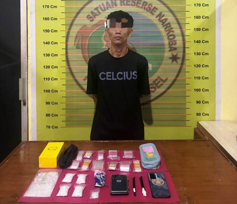 NWP terlihat ketika sudah diamankan di Mapolres Pessel. (Dok Humas Polres)