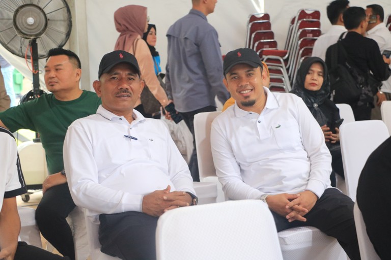 SIAP BERTUGAS: Bupati dan Wakil Bupati Limapuluh Kota terpilih, Safni dan Ahlul Badrito Resha, di sela-sela persiapan jelang pelantikan di Jakarta.(DISKOMINFO LIMAPULUH KOTA UNTUK PADEK)