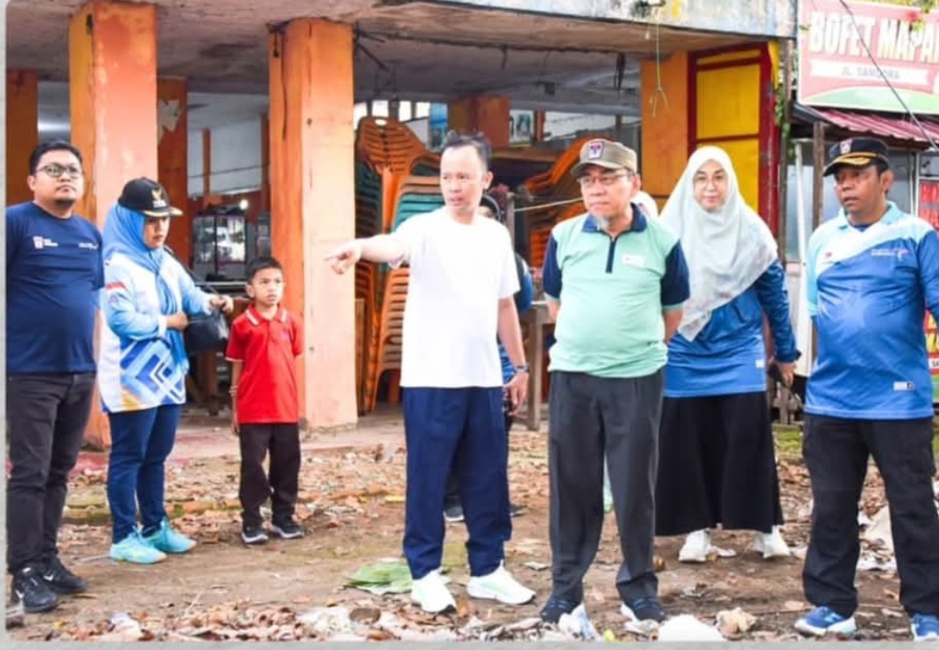Wakil Wali Kota Padang Maigus Nasir meninjau Pujasera Pantai Padang yang terletak kawasan Jalan Hayam Wuruk.(Foto: Prokopim)