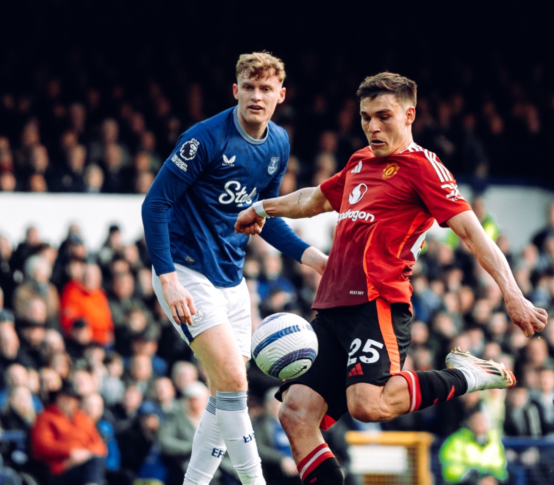 Manchester United bermain imbang 2-2 di kandang Everton dalam laga Liga Inggris di Goodison Park, Sabtu (22/2). Gol penyelamat dicetak Manuel Ugarte. (Foto: Instagram @manchesterunited)