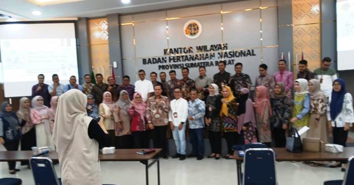 Foto bersama usai Rapat Teknis Penetapan Hak dan Pendaftaran Tanah yang digelar Kanwil BPN Sumatera Barat, Jumat (21/2/2025).