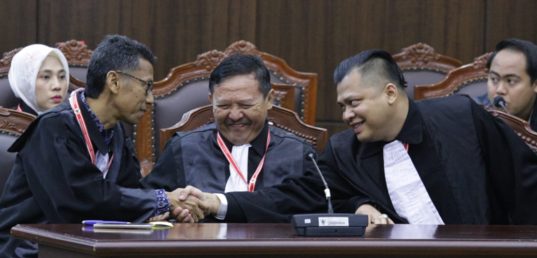 USAI PUTUSAN: Kuasa Hukum Pemohon hadir pada persidangan Pengucapan Putusan Perkara Nomor 02/PHPU.BUP-XXIII/2025 Perselisihan Hasil Pemilihan Umum Bupati Kabupaten Pasaman.(HUMAS MK/BAYU)