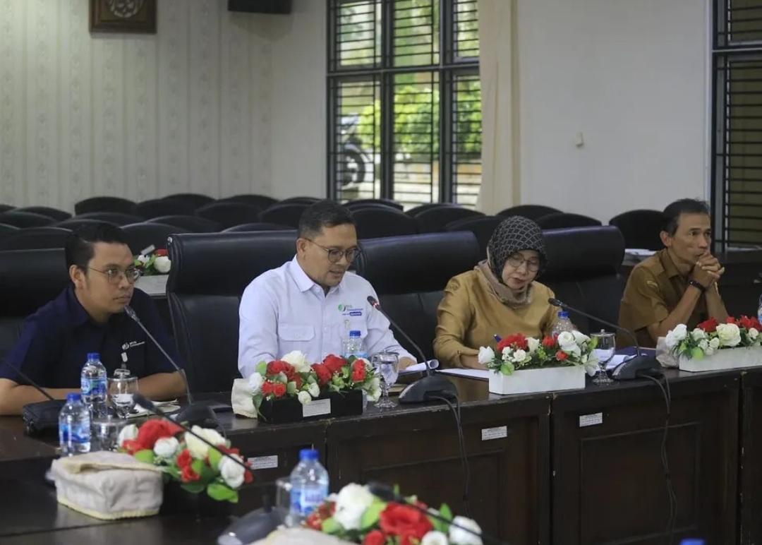 DPRD Kota Solok bersama BPJS Ketenagakerjaan Solok tengah mengkaji optimalisasi dana pokir untuk melindungi pekerja rentan melalui program Jaminan Sosial Ketenagakerjaan. (Foto: Humas)