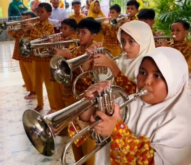 SIAP TEMPUR: Tim Marching Band SDS IT IPHI Payakumbuh siap tempur di Kejuaraan Marching Band Piala Raja Hamengku Buwono Tahun 2025.(TIM LAMAN GURU)