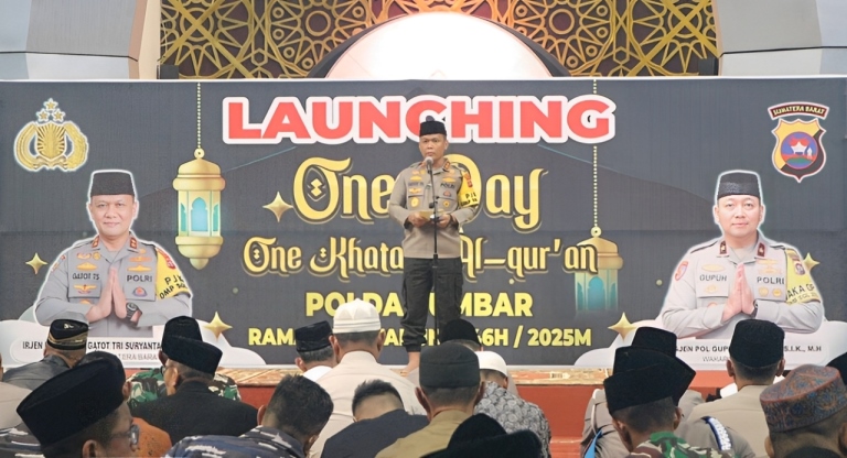 Kapolda Sumbar Irjen Pol Gatot Tri Suryanta meluncurkan program "One Day One Khatam Al-Qur