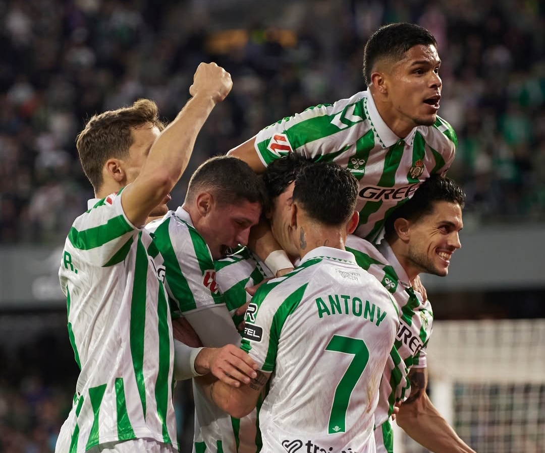 Real Betis yang diperkuat Antony mengalahkan Real Madrid 2-1 dalam lanjutan La Liga, Minggu dinihari WIB (2/3/2025). (Foto: Instagram @realbetisbalompie)