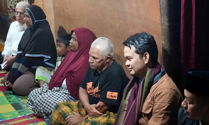 Singgah sahur di rumah Nuraniah, Nagari Taratak Tangah, Lembah Gumanti, Kabupaten Solok.