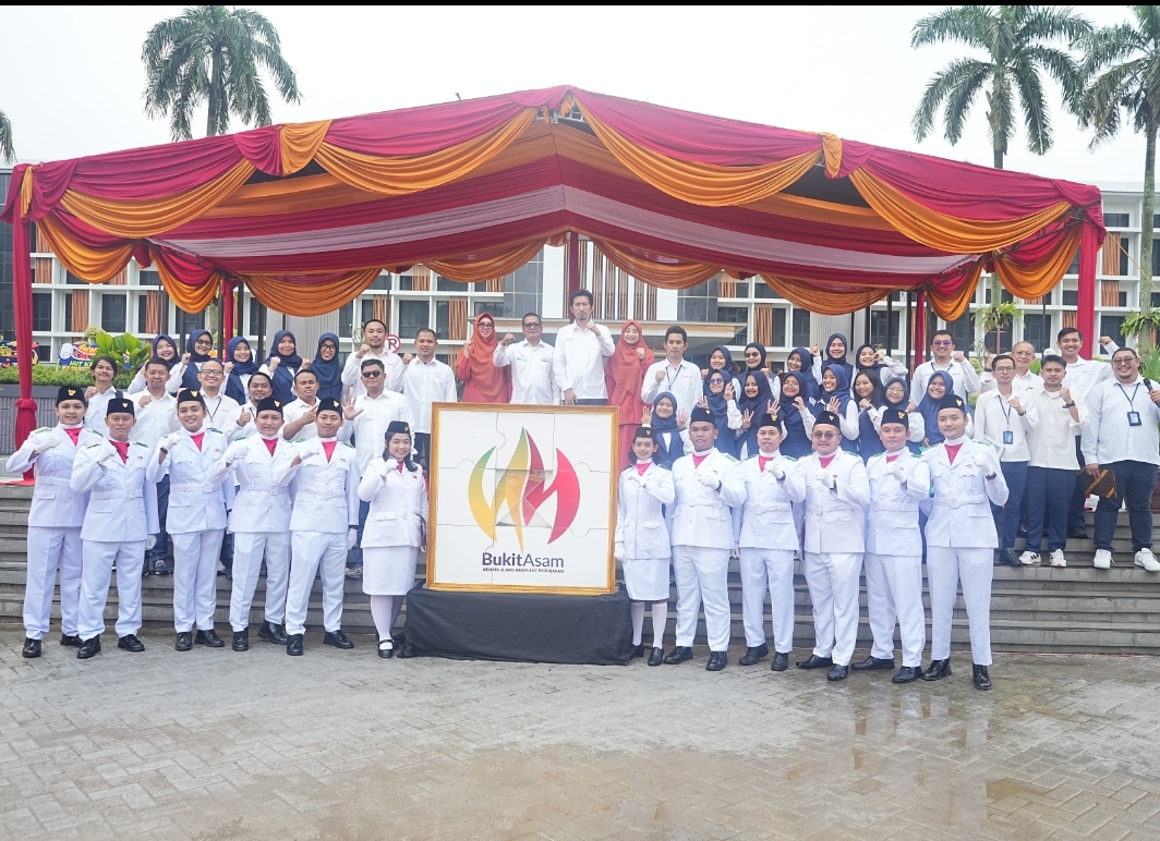 Pimpinan dan karyawan usai upacara memperingati Hari Ulang Tahun (HUT) ke-44 PT Bukit Asam Tbk (PTBA) pada 2 Maret 2025.(Foto: Corcom)