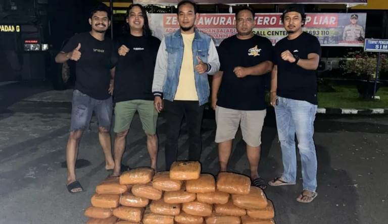 Tim Klewang amankan 28 paket ganja kering siap edar di Perumahan Permata Mas, Kelurahan Lubukbuaya, Kecamatan Kototangah, Kota Padang, Selasa (4/3/2025).