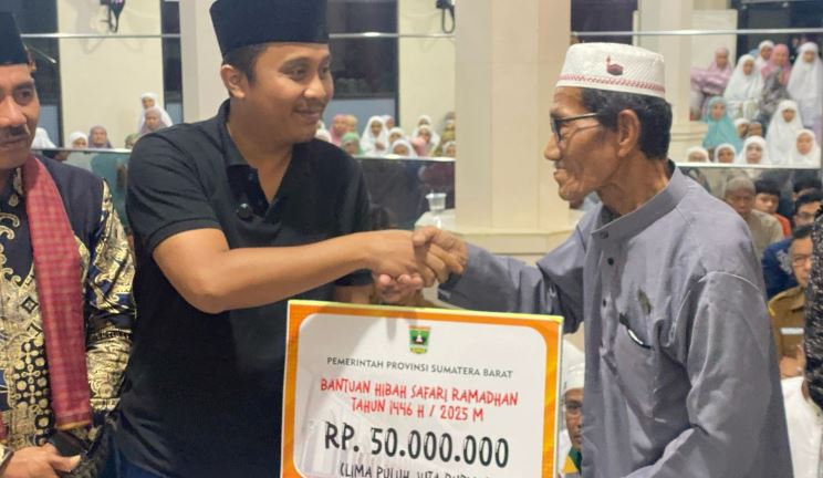Safari Ramadan 1446 Hijriah oleh Wagub Sumbar Vasko Ruseimy di Masjid Nurul Yatim di Jorong Siboka Andiang, Nagari Andiang, Kecamatan Suliki, Kabupaten Limapuluh Kota, Senin (3/3/2025).