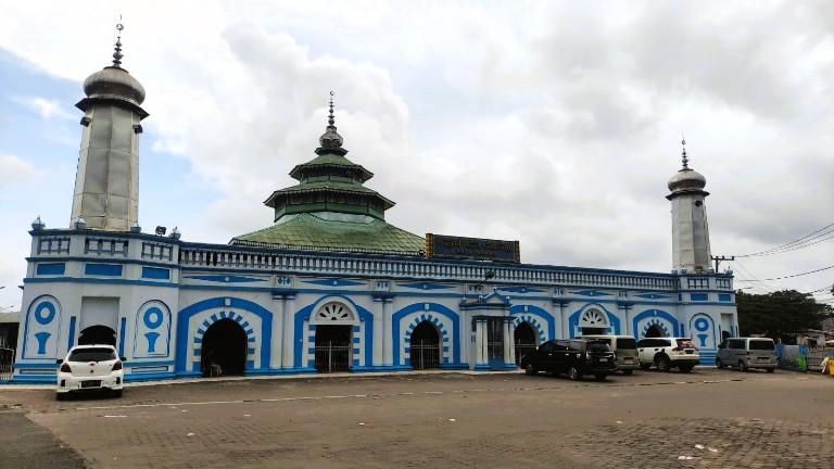 KOKOH : Masjid Raya Gantiang menjadi saksi sejarah yang sudah ada dari zaman kolonial Belanda.(FAISAL/PADEK)