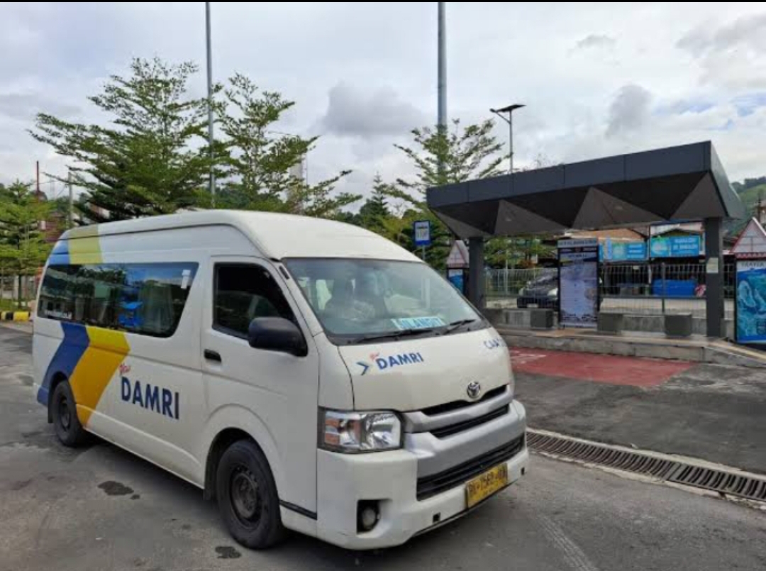 Mulai Kamis, 6 Maret 2025, armada transportasi DAMRI melayani rute Bandara Internasional Minangkabau (BIM) menuju Sijunjung. (Foto: Ridwan)