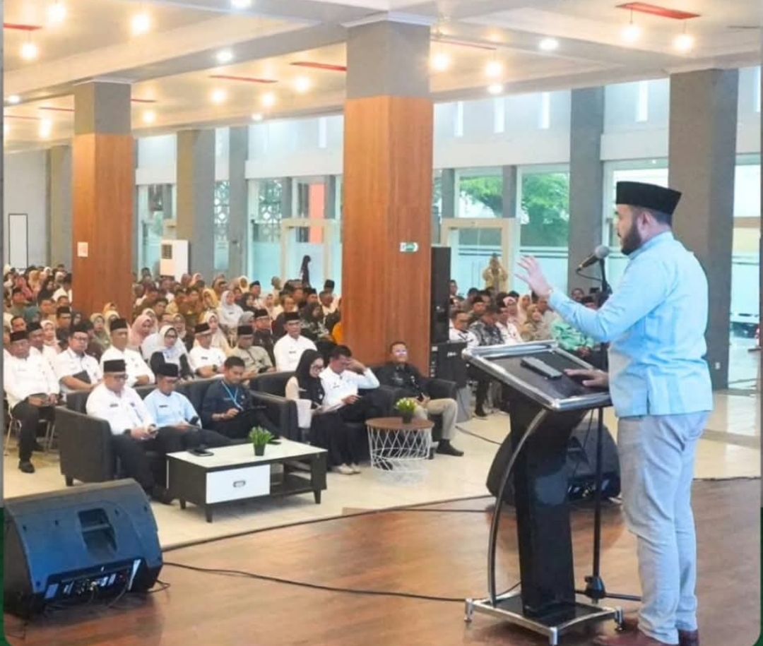 Wali Kota Padang, Fadly Amran pertemuan dengan seluruh pejabat struktural eselon II, III, dan IV di lingkungan Pemko. (Foto: Prokopim)