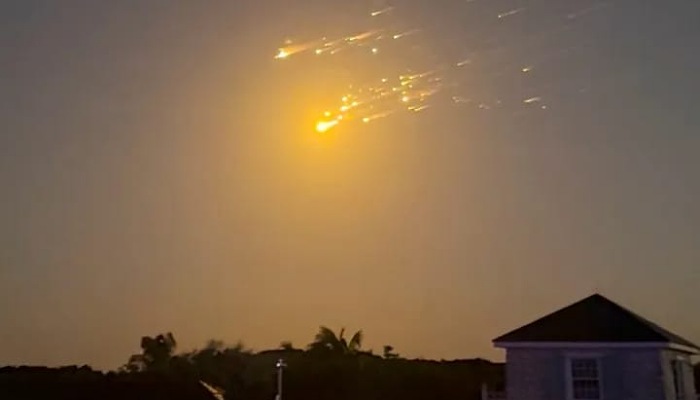Roket Starship Milik SpaceX hilang kendali dan meledak di angkasa pada 6 Maret 2025 (foto: usatoday.com)